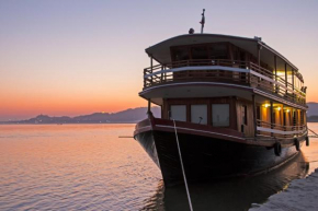 RV Mingun- Private Charter(Mandalay-Myint Kan Gyi (Irrawaddy Dolphins)-Mingun-Ava@Innwa-Mandalay ) 4 Days -3Nights Program